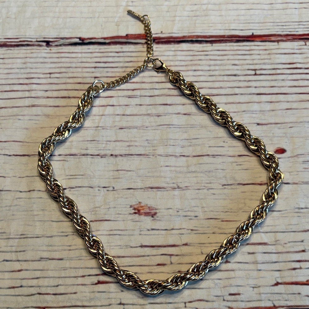 Freedom Gold Chain Link Twist Necklace